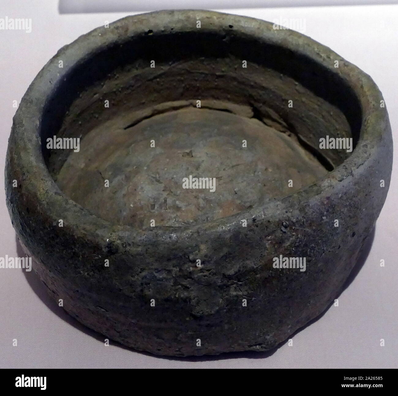Saggar bol coréen, 1200-1600 ANNONCE, Grès. Ce récipient cylindrique est  appelée un saggar, connue en coréen comme gapbal. Pour les marchandises de  haute qualité en céramique, d'un objet, comme une assiette ou