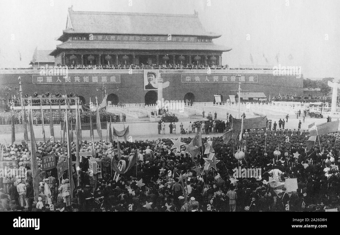 Mao Zedong proclame la création de la République populaire de Chine, le 1 octobre 1949. Les dirigeants communistes de Mao et sur la porte de la paix céleste, la place Tienanmen, à Beijing. Banque D'Images