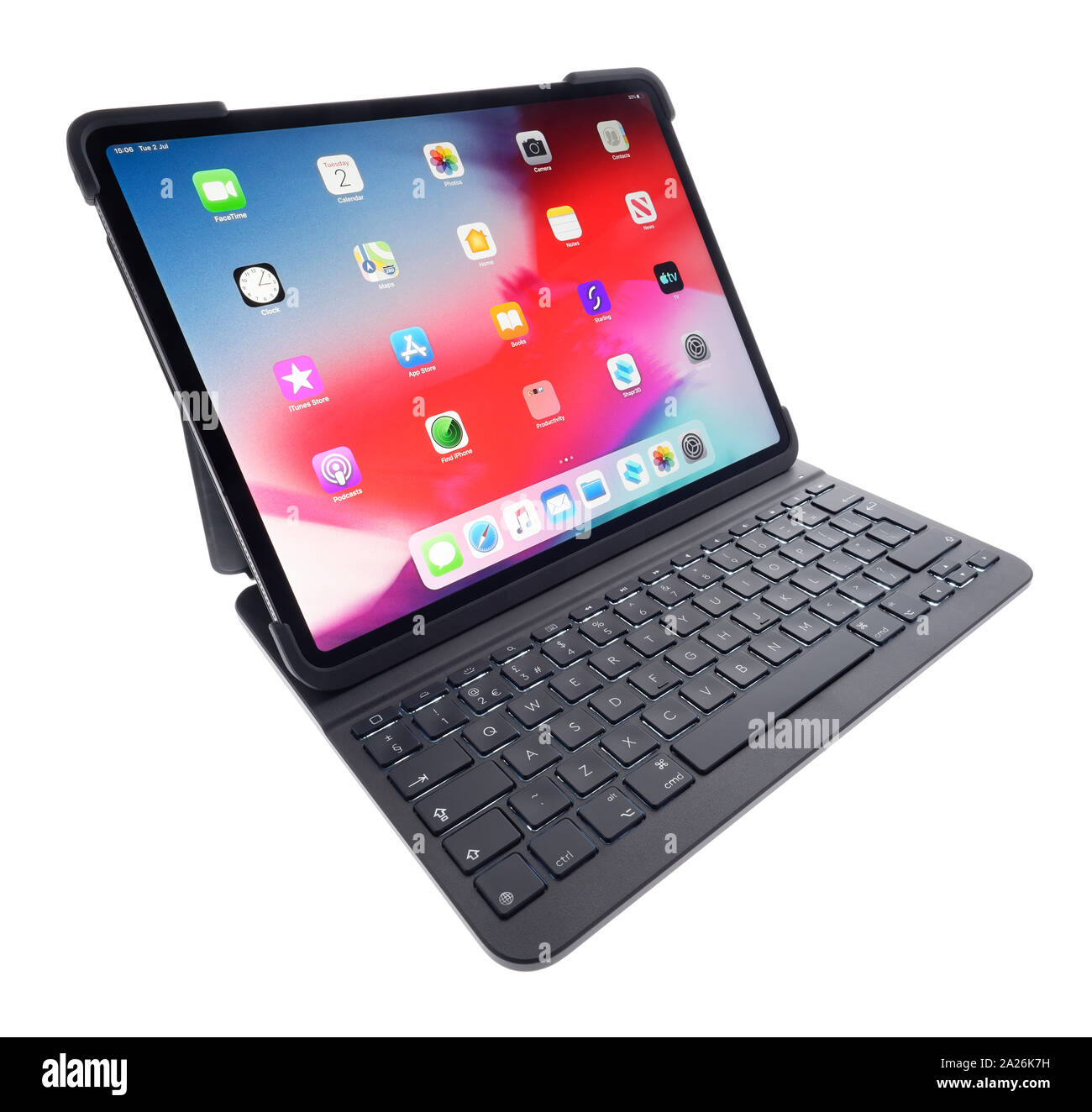 IPad Logitech Pro cas qui comprend un clavier. Un Apple iPad Pro est connecté au clavier. Banque D'Images