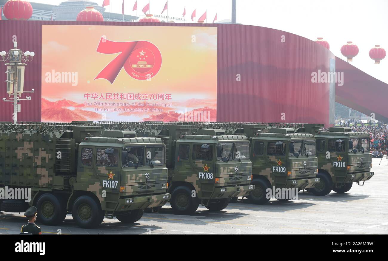 Beijing, Chine. 1 octobre, 2019. Une formation de radars d'alerte précoce prend part à un défilé militaire célébrant le 70e anniversaire de fondation de la République populaire de Chine (RPC) à Beijing, capitale de Chine, le 1er octobre 2019. Credit : Luo Xiaoguang/Xinhua/Alamy Live News Banque D'Images