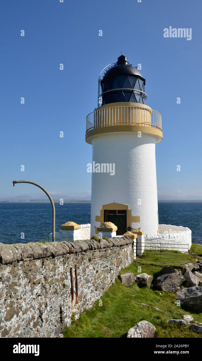 Le Loch Indaal phare de Port Charlotte, sur la côte de l'île écossaise d'Islay. Banque D'Images