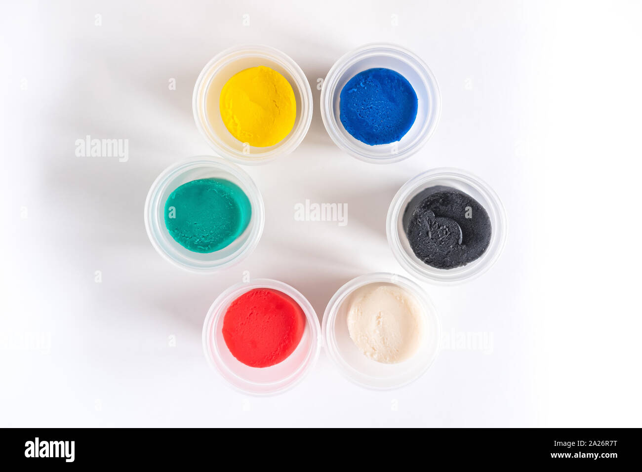 Un ensemble de couleurs argile isolé sur fond blanc Banque D'Images