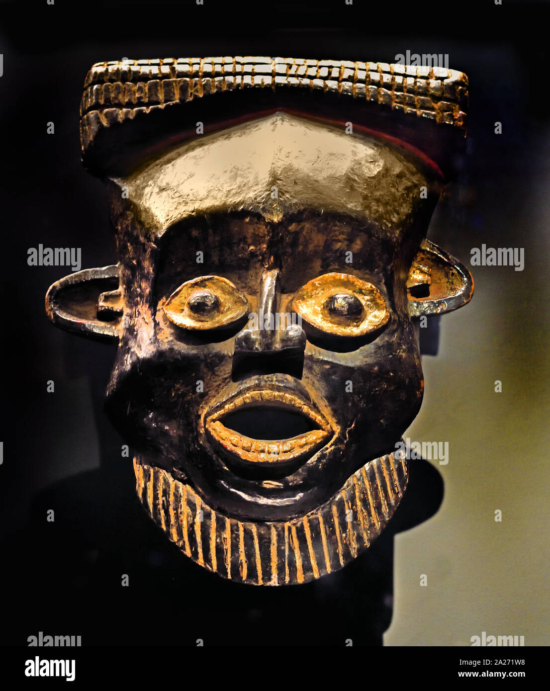 Wum : akam masque de danse. Cameroun, Wum région. 19e-20e siècle. Bois, pigments, de l'Afrique African. Banque D'Images