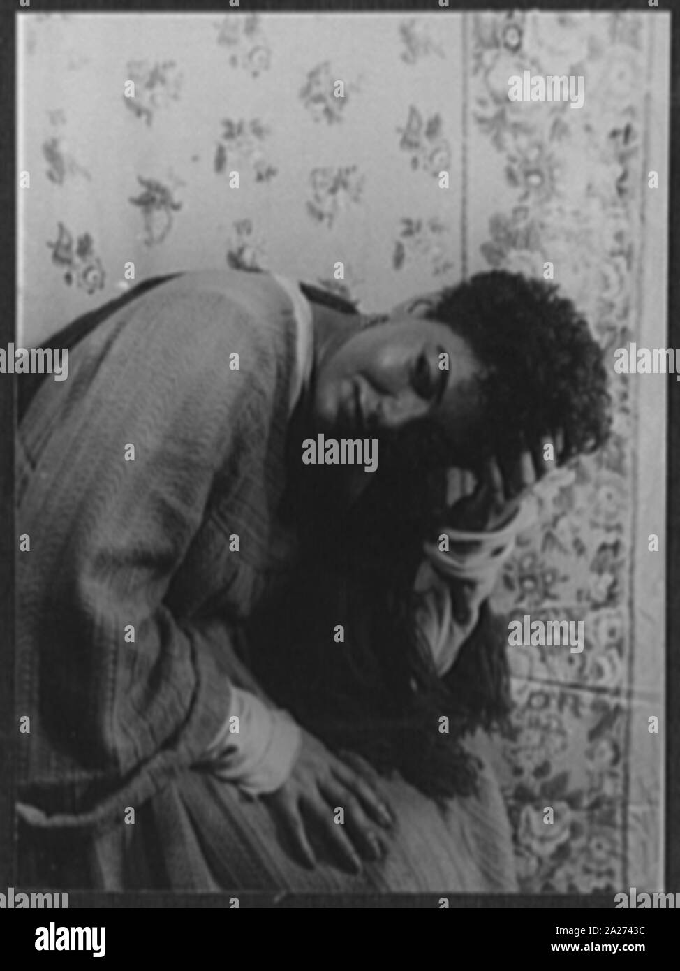 Portrait de Pearl Bailey, comme l'Oregon dans les bras de la jeune fille Banque D'Images