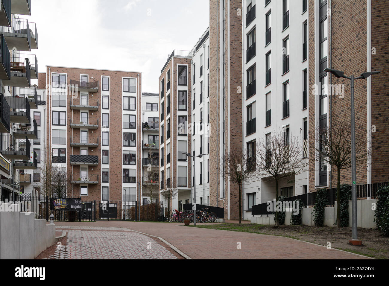 04.02.2018, Berlin, Berlin, Allemagne - Nouvelle construction d'appartements dans Strassburger Strasse à Berlin-Prenzlauer Berg. 00P180204D130CAROEX.JPG [MODEL Banque D'Images