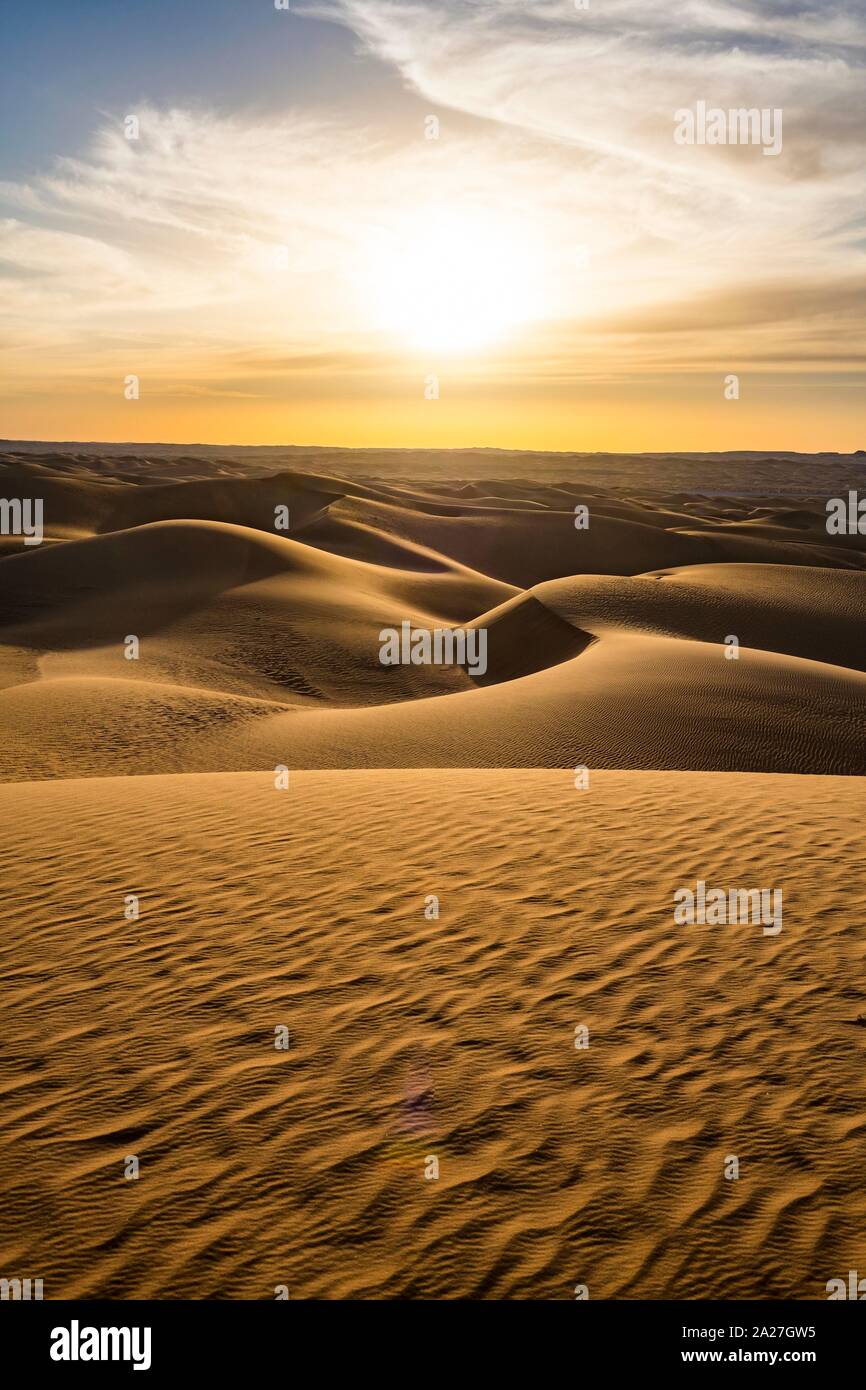 Coucher du soleil dans le géant sanddunes du Sahara, Timimoun, Algérie Banque D'Images