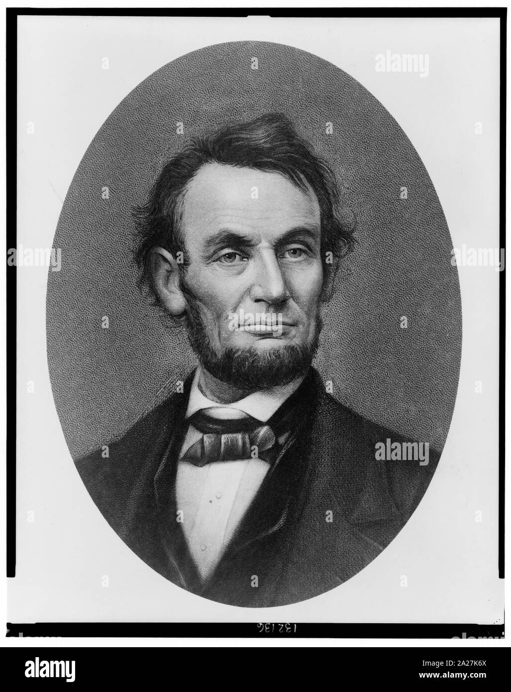 Le président Abraham Lincoln, portrait en buste de face, fond noir Banque D'Images