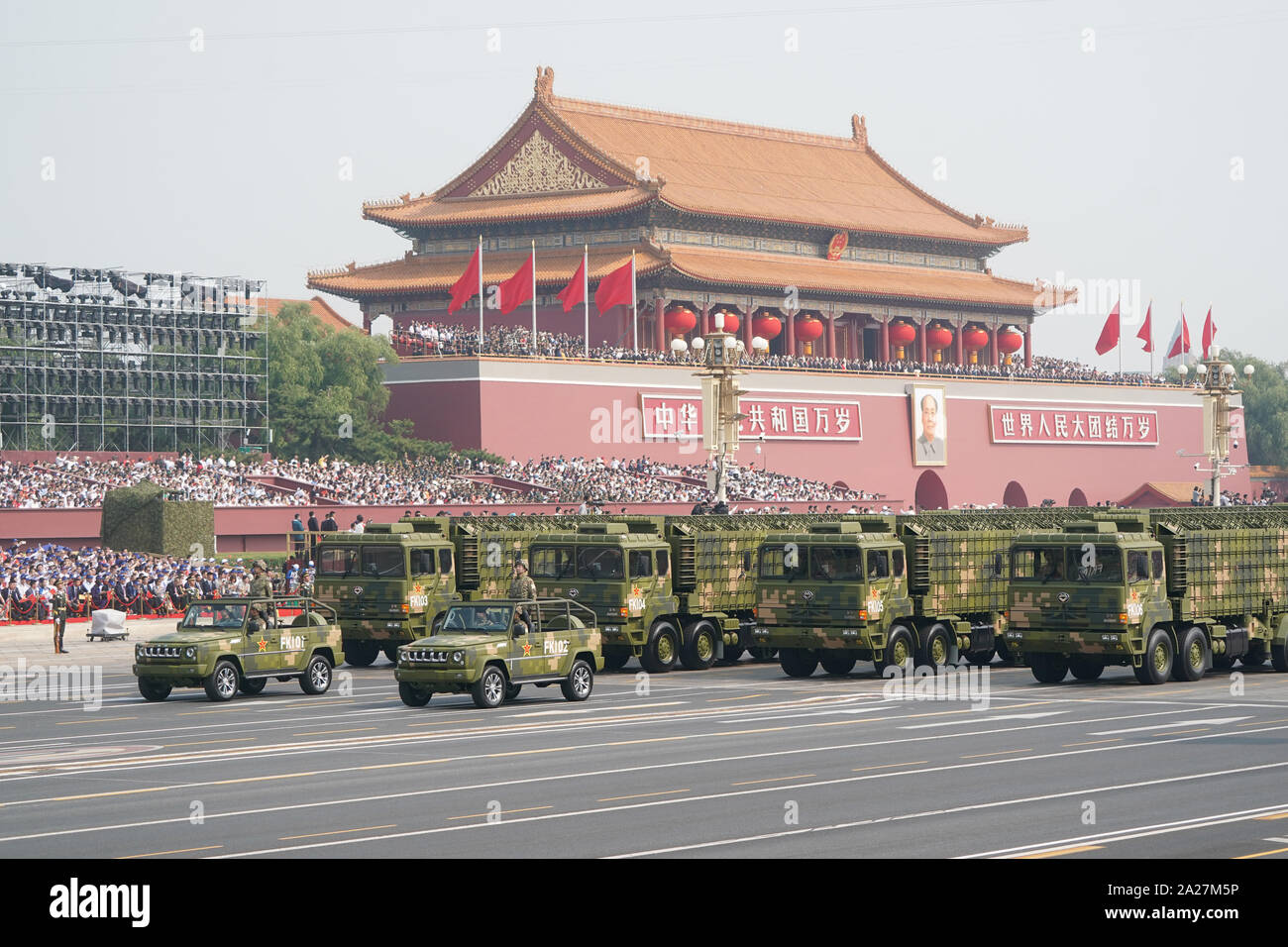 Beijing, Chine. 1 octobre, 2019. Une formation de radars d'alerte précoce prend part à un défilé militaire célébrant le 70e anniversaire de fondation de la République populaire de Chine (RPC) à Beijing, capitale de Chine, le 1er octobre 2019. Credit : Cheng Min/Xinhua/Alamy Live News Banque D'Images