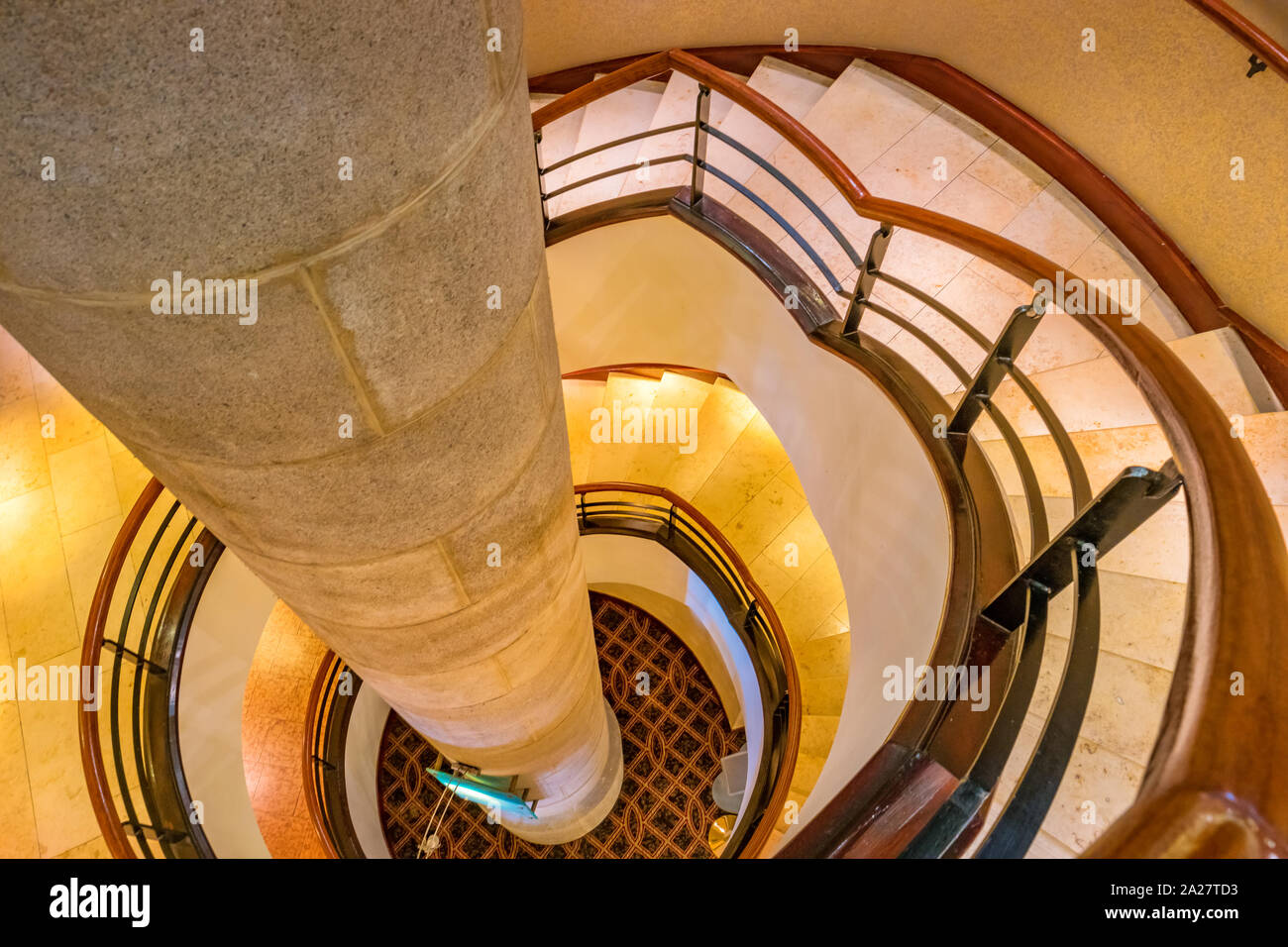 Escalier dans Europa Hotel, Belfast, Royaume-Uni Banque D'Images