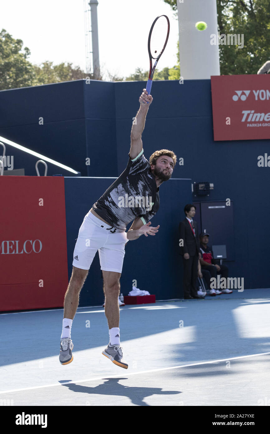 Tokyo, Japon. 1 octobre, 2019. Gilles Simon (FRA) sert contre Pablo Andujar (ESP) masculin au cours de leur première série de match au Japon Rakuten Open Tennis Championships 2019 à Rakuten. Arena Carte Le tournoi a eu lieu du 30 septembre au 6 octobre. Credit : Rodrigo Reyes Marin/ZUMA/Alamy Fil Live News Banque D'Images