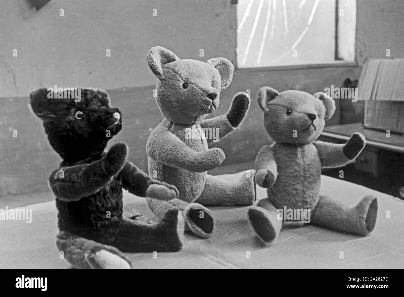 Puppenwerk Lauscha en Thuringe, 1940-50s. Doll factory en Lauscha, Thuringe, 1940-50s Banque D'Images