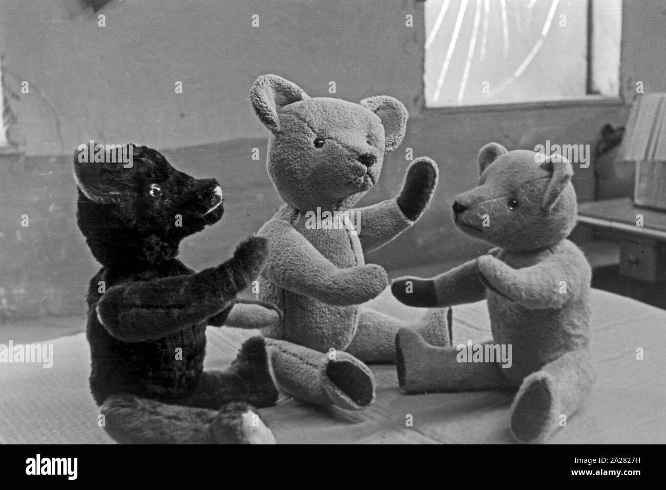 Puppenwerk Lauscha en Thuringe, 1940-50s. Doll factory en Lauscha, Thuringe, 1940-50s Banque D'Images
