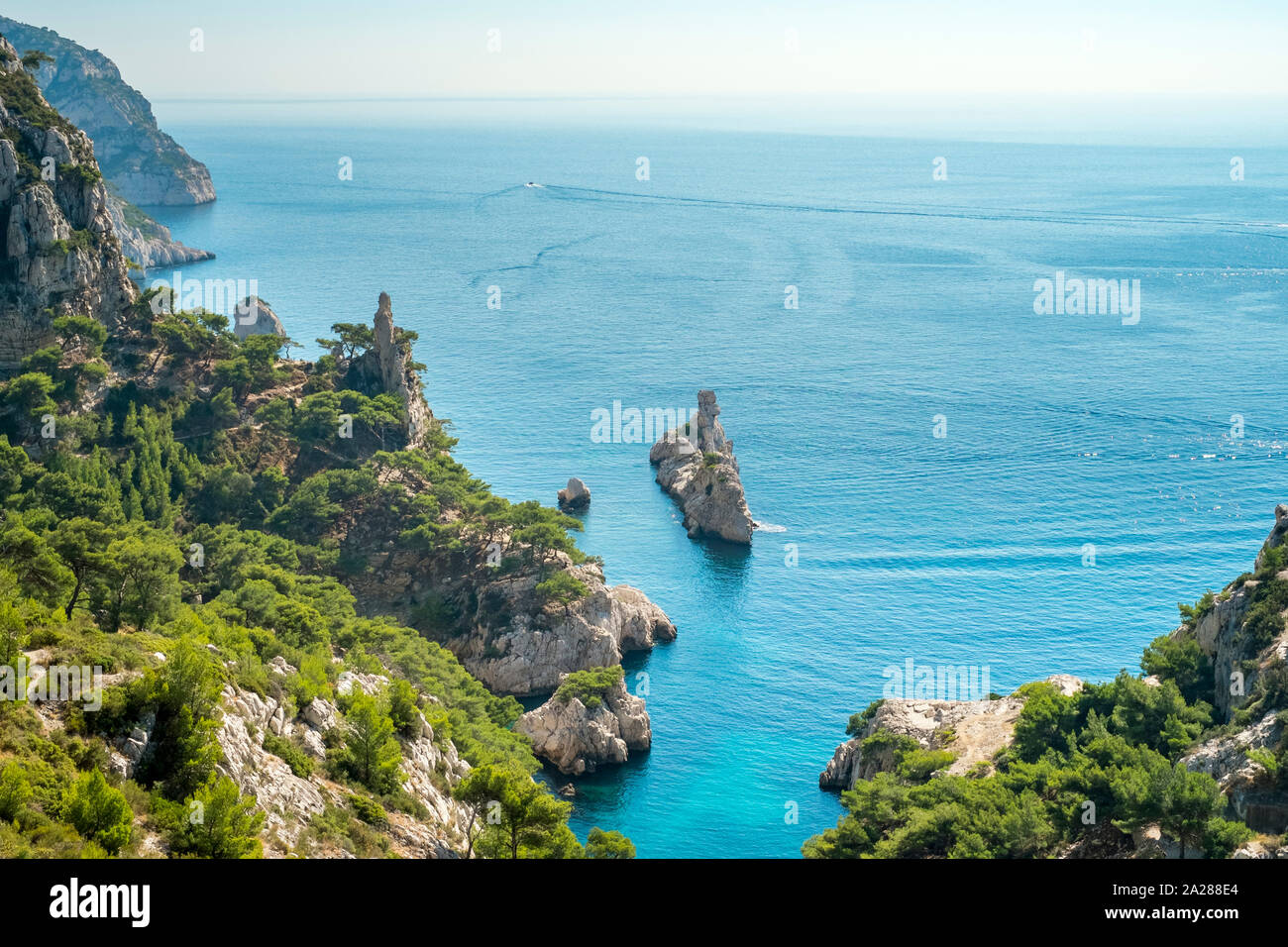 Paysage méditerranéen à la calanque de Sugiton, le Parc National des Calanques, Bouches-du-Rhône, Provence-Alpes-Côte d'Azur, France Banque D'Images