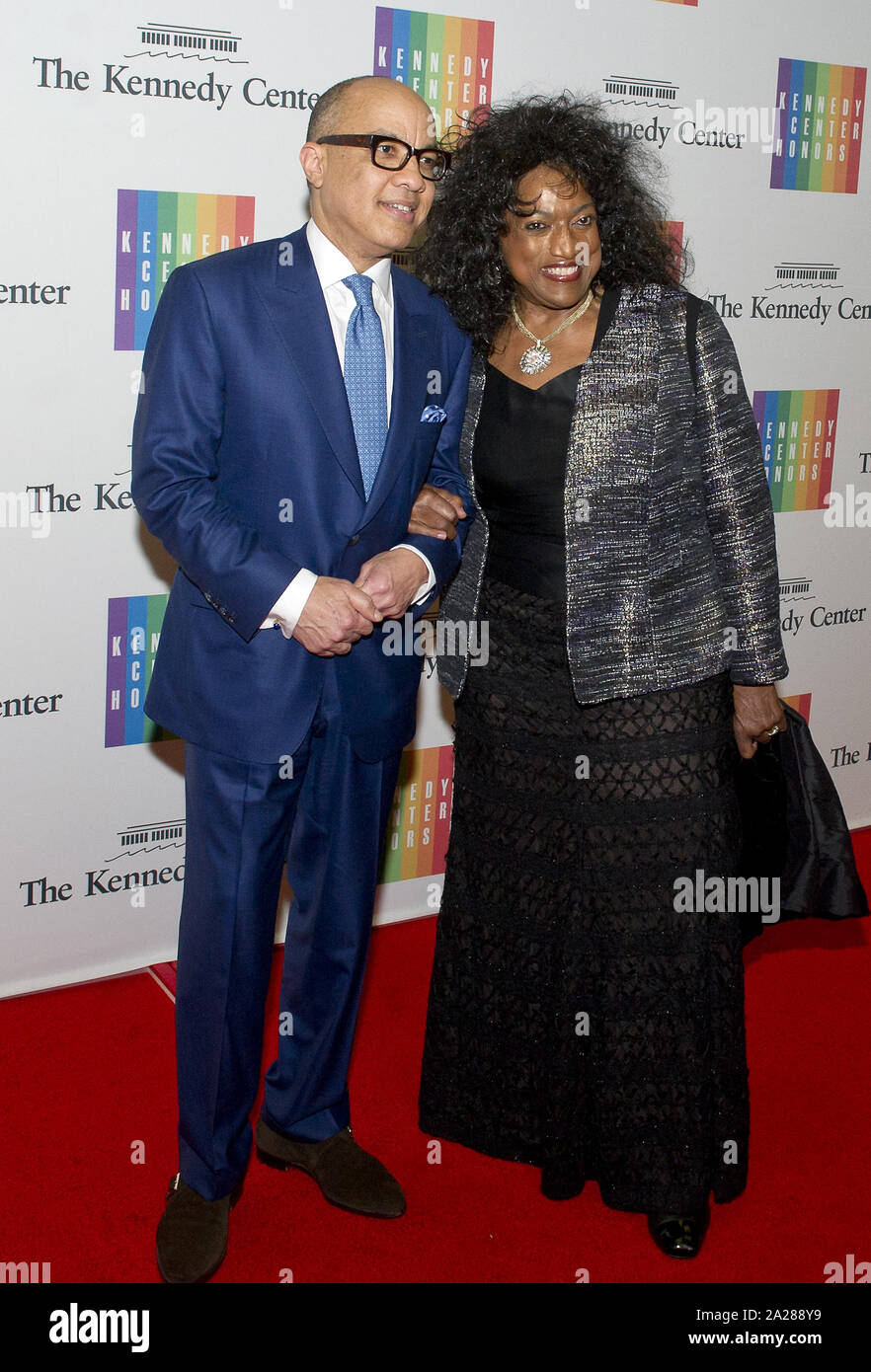 Washington, District de Columbia, Etats-Unis. 6e déc, 2014. Jessye Norman et Darren Walker arrivent pour le dîner officiel de l'artiste en l'honneur des lauréats du Kennedy Center Honors 2014 organisé par le secrétaire d'État américain John F. Kerry au département d'État des États-Unis à Washington, DC, le samedi 6 décembre 2014. Les lauréats 2014 sont : la chanteuse Al Green, l'acteur et réalisateur Tom Hanks, ballerine Patricia McBride, Sting, auteur-compositeur-interprète et comédienne Lily Tomlin Credit : Ron Sachs/CNP/ZUMA/Alamy Fil Live News Banque D'Images