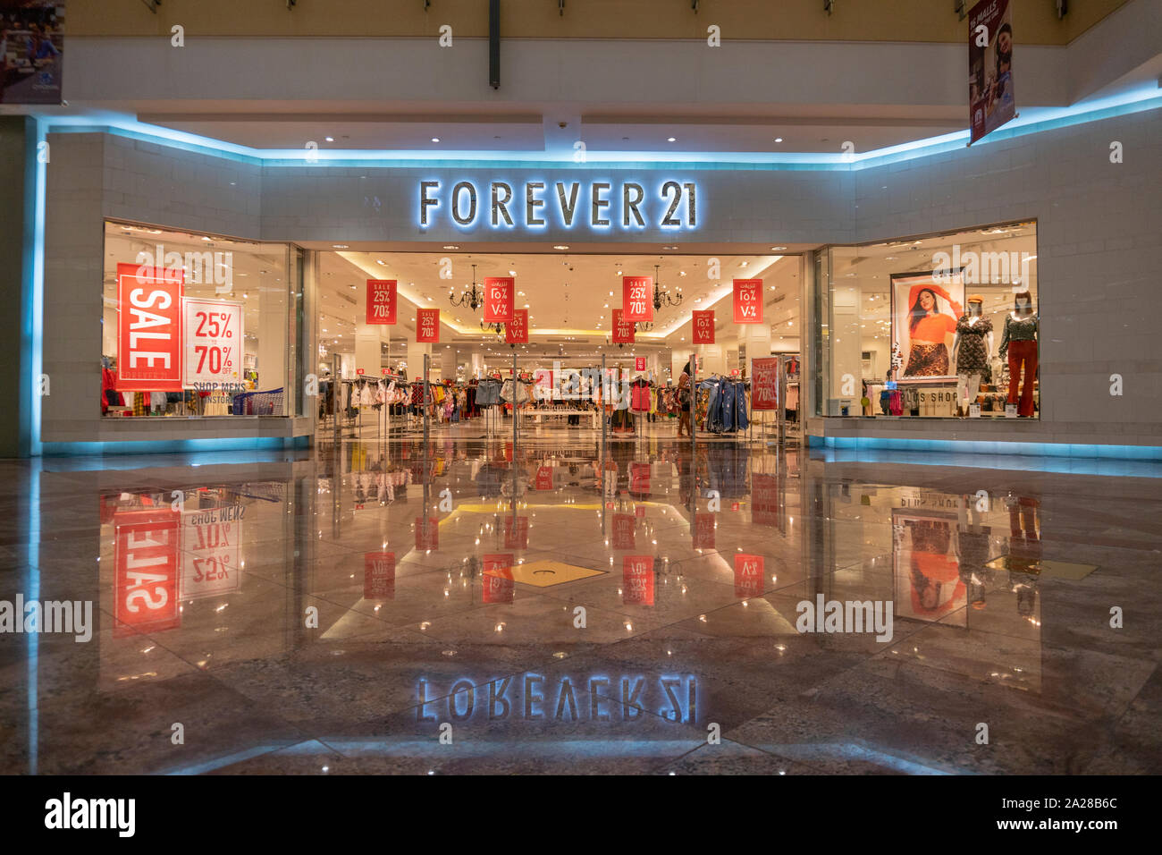 Détaillant de mode Forever 21 a déposé pour la protection contre la faillite aux États-Unis. La société a déclaré qu'elle envisage de quitter la plupart des endroits en Asie et Banque D'Images