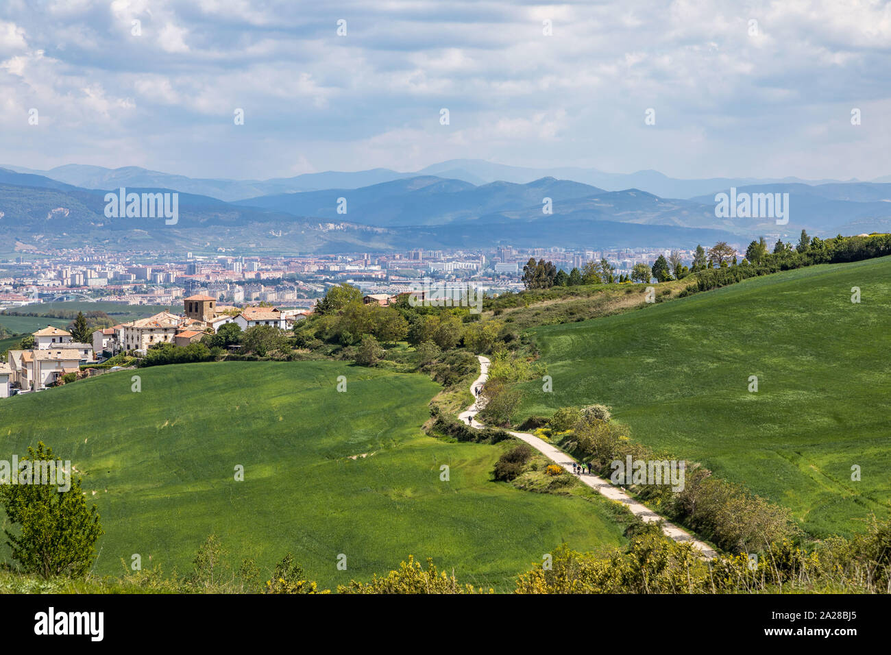 Le point d'Alto de Perdon, et regarder en arrière vers Pamplona Espagne Banque D'Images