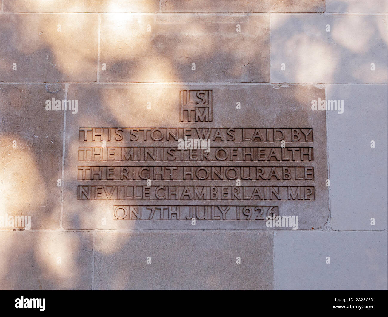 London School of Hygiene and Tropical Medicine, pierre de fondation, portées par Neville Chamberlain,1926 Banque D'Images