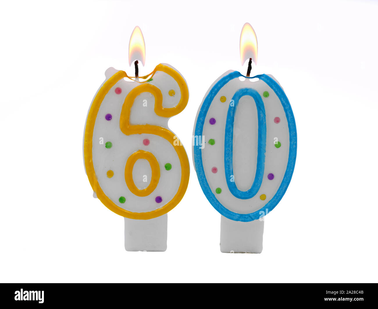Brûler des bougies d'anniversaire numéro 60, soixante isolé sur fond blanc  avec Photo Stock - Alamy
