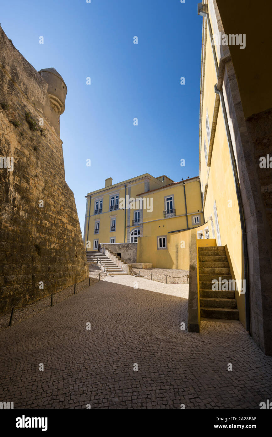 Le Cascais Citadelle Musée de Palais dans le parc de la Citadelle de Cascais en Cascais, Portugal, lors d'une journée ensoleillée en été. Banque D'Images