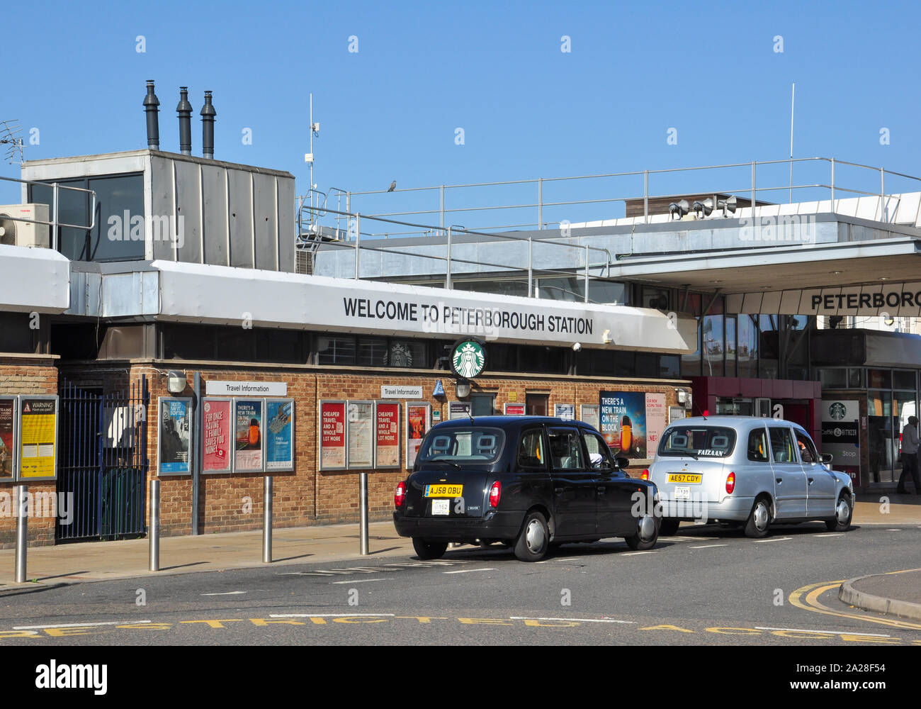 Approche de la gare et d'attente des taxis, Peterborough (Cambridgeshire, Angleterre, RU Banque D'Images