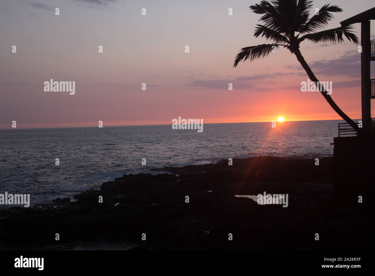 Coucher de soleil sur la mer couleur de Kona sur Big Island Hawaii Banque D'Images
