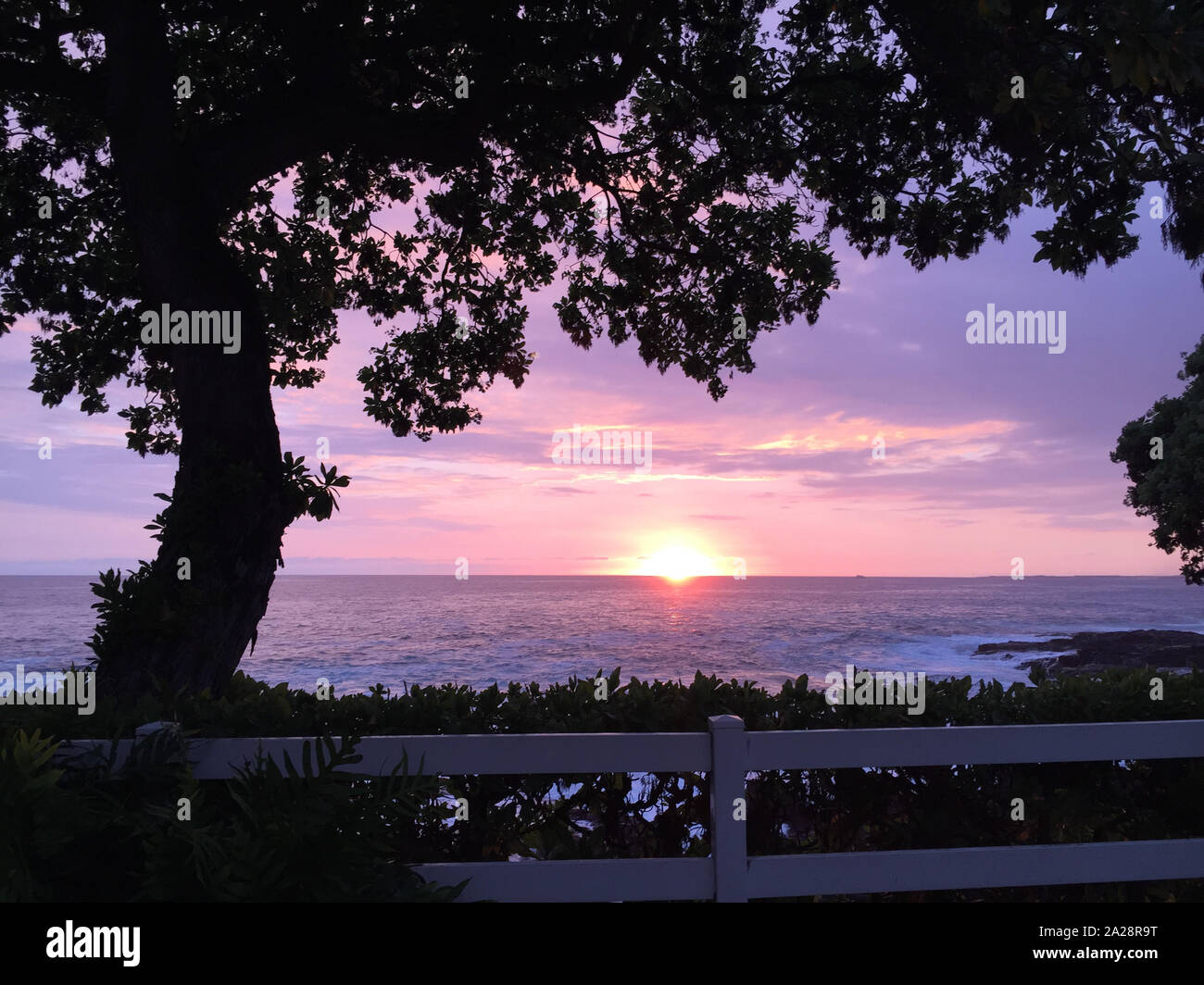 Coucher de soleil sur la mer couleur de Kona sur Big Island Hawaii Banque D'Images