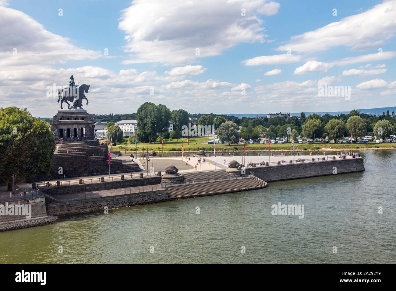 Coblence, Deutsches Eck, confluent de la Moselle et du Rhin, téléphérique à Ehrenbreitstein, forteresse de l'autre côté du Rhin, Allemagne Banque D'Images
