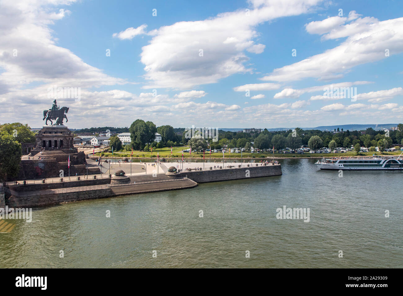 Coblence, Deutsches Eck, confluent de la Moselle et du Rhin, téléphérique à Ehrenbreitstein, forteresse de l'autre côté du Rhin, Allemagne Banque D'Images