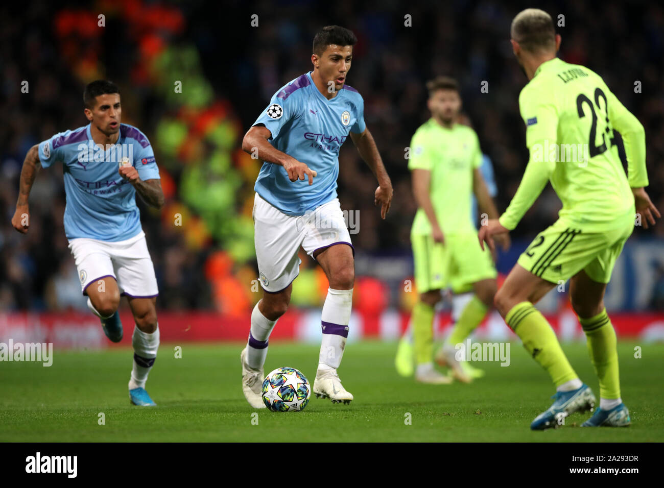 Manchester City's Rodrigo Hernandez Rodri (centre) en action au cours de l'UEFA Champions League à l'Etihad Stadium, Manchester. Banque D'Images
