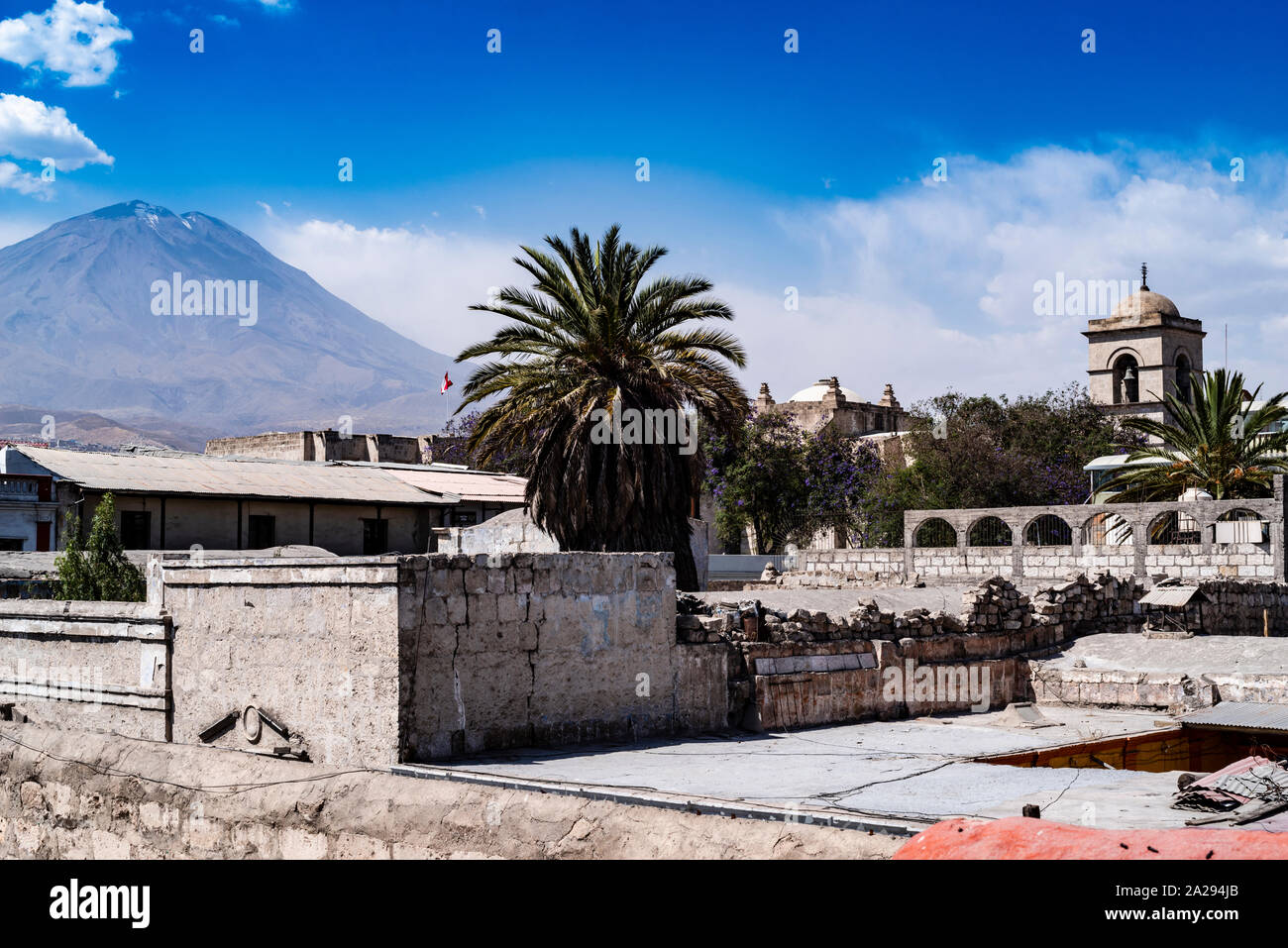 La ville d'Arequipa et le Volcan Misti, le Pérou, Amérique du Sud. Banque D'Images