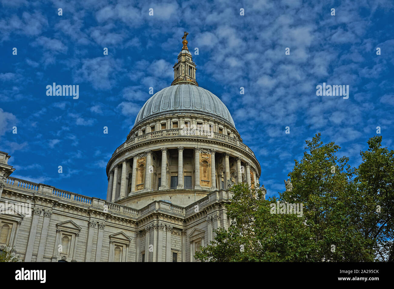 La Cathédrale St Paul, London- conçu par Sir Christopher Wren et l'emblématique monument de Londres. Banque D'Images