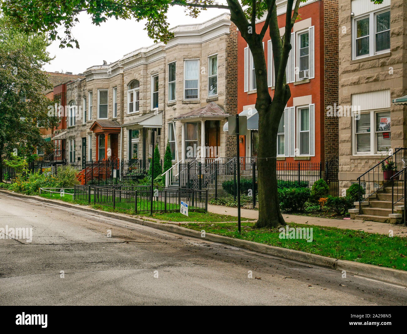 L'embourgeoisement le long de la rue Walton. Quartier East Humboldt Park, Chicago, Illinois. Banque D'Images