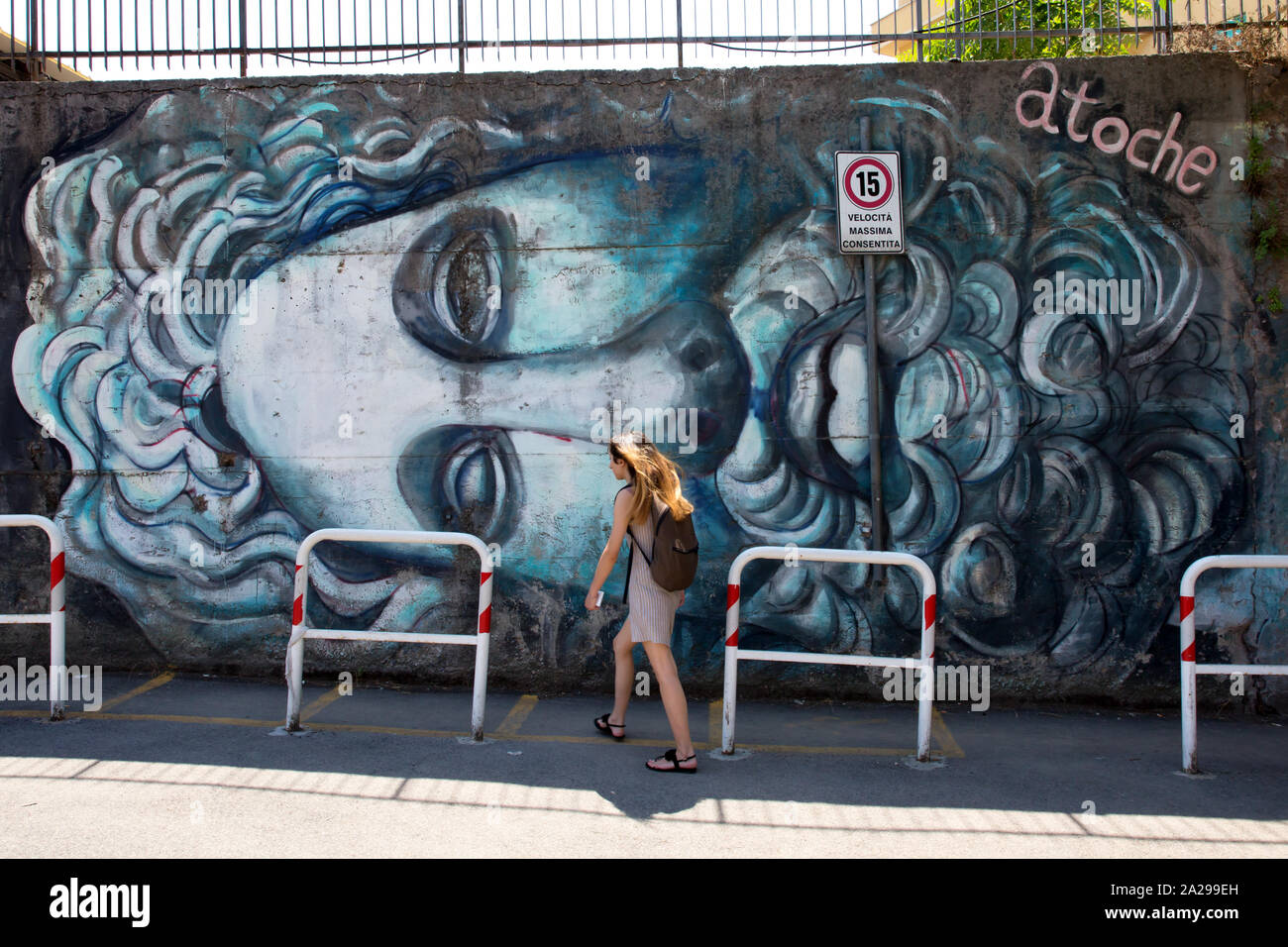 Street art par Rome Carlos Atoche à la faculté de psychologie de l'université La Sapienza Banque D'Images