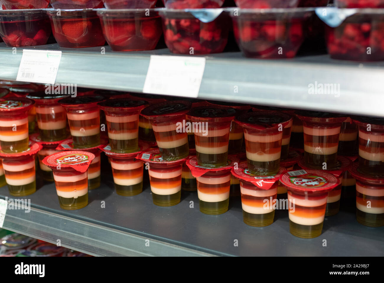 Minsk, Belarus - 27 septembre 2019 : supermarché avec diverses gelées pour n'importe quel but. Banque D'Images