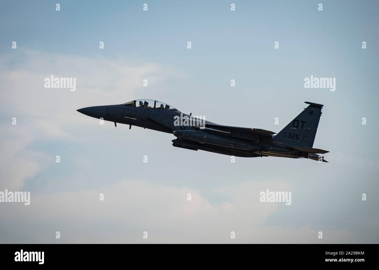 Un F-15E Strike Eagle fighter jet assigné à la 422nd Squadron d'essai et d'évaluation, de la Nellis Air Force Base, Nevada, décolle pendant le Combat Archer 19-12 sur Tyndall AFB, en Floride, le 24 septembre, 2019. Le F-15E Strike Eagle est un double-rôle fighter conçu pour effectuer à l'air-air et air-sol les missions. (U.S. Air Force photo par un membre de la 1re classe dépositaire A. Darbasie) Banque D'Images