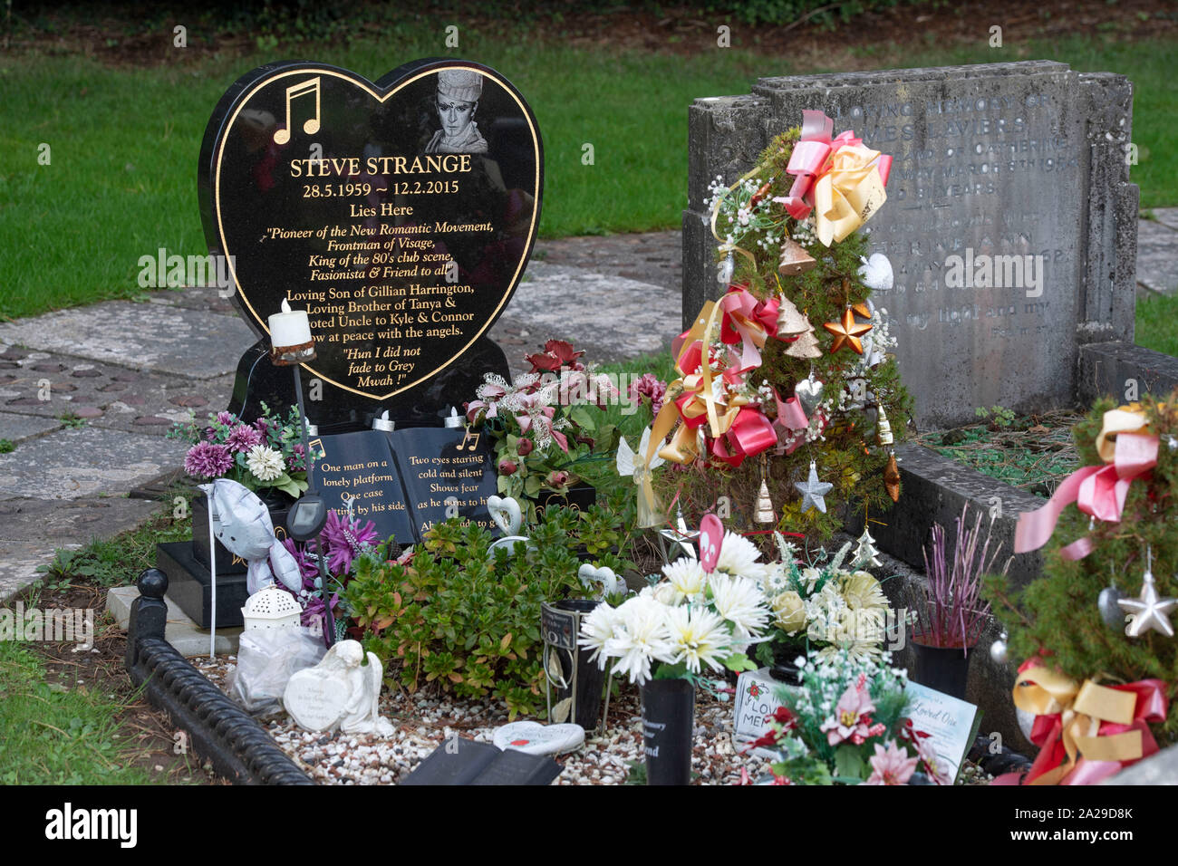 La tombe de la fin 1950-51 singer Steve étrange au Jubilee Gardens Cemetery à Porthcawl, UK. Banque D'Images