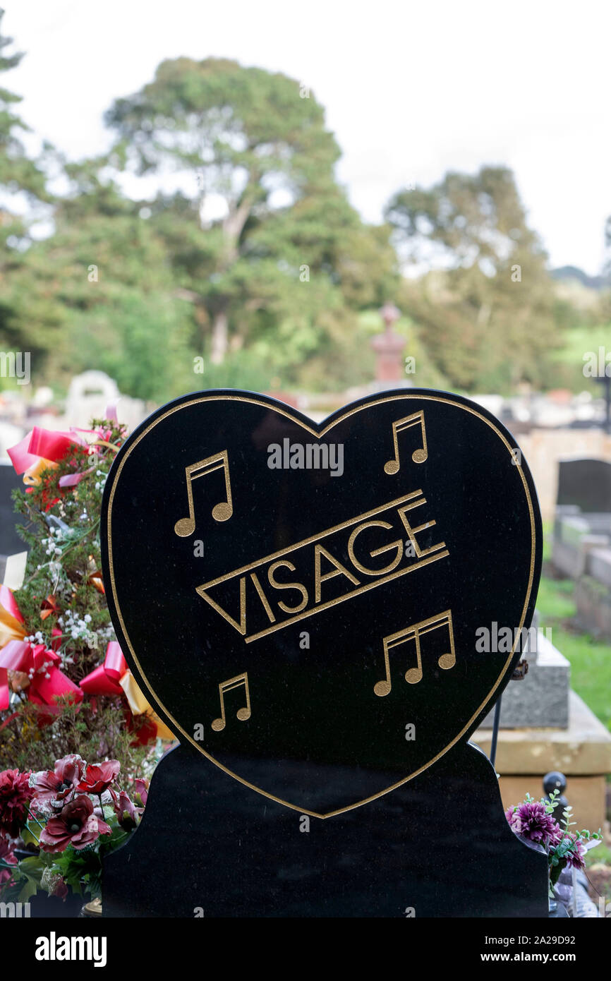 La tombe de la fin 1950-51 singer Steve étrange au Jubilee Gardens Cemetery à Porthcawl, UK. Banque D'Images