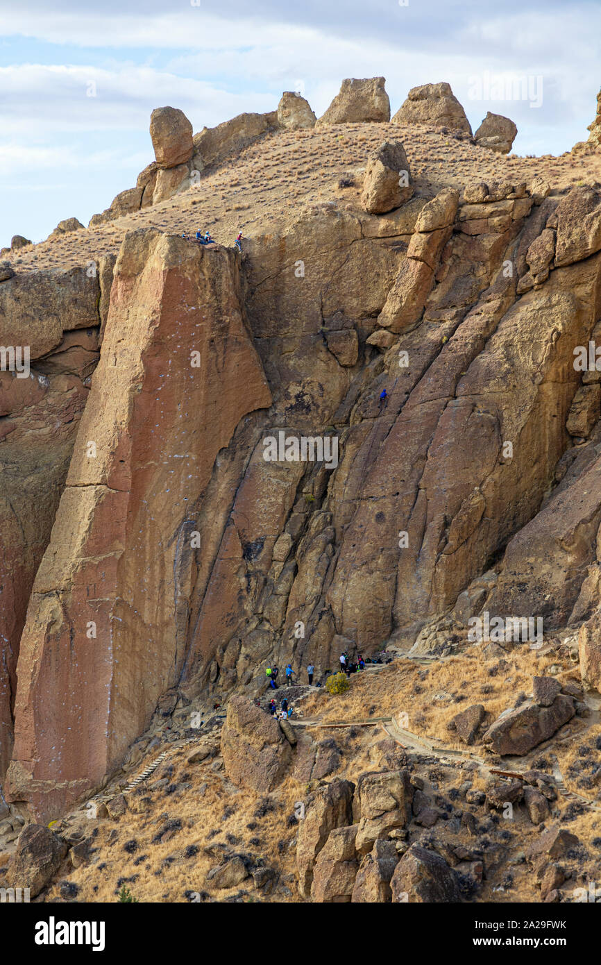 De l'Oregon, Smith Rock State Park, destination de renommée internationale pour l'escalade, plusieurs alpinistes Banque D'Images