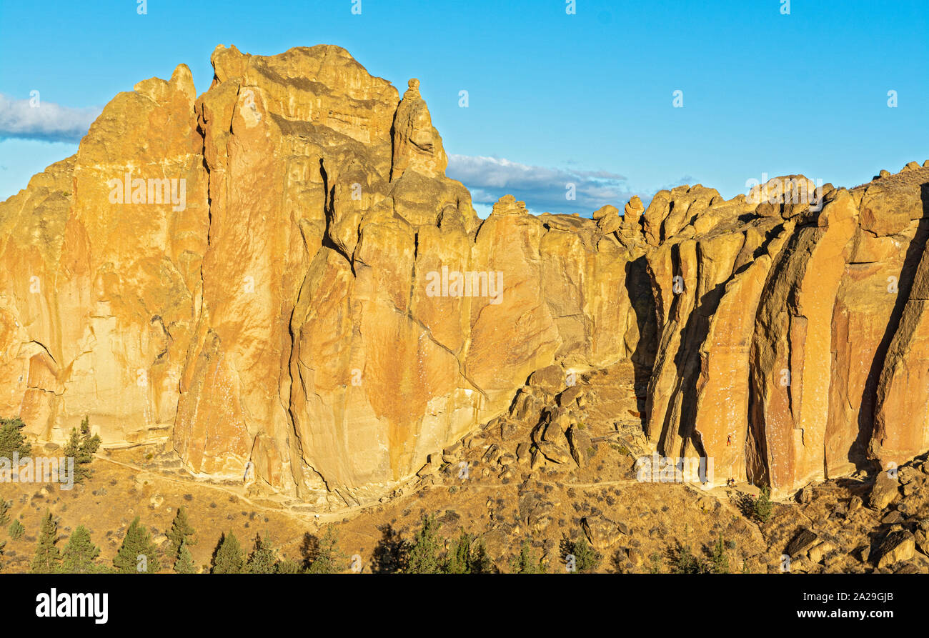 De l'Oregon, Smith Rock State Park, destination de renommée internationale pour l'escalade Banque D'Images