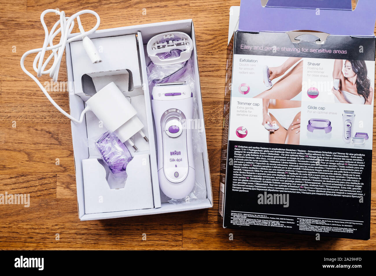 Paris, France - Sep 23, 2019 : Tous les accessoires de nouveau Braun Silk  femmes my lady shaver epilateur 3 en 1, système d'exfoliation pour une peau  éclatante et lisse Photo Stock - Alamy