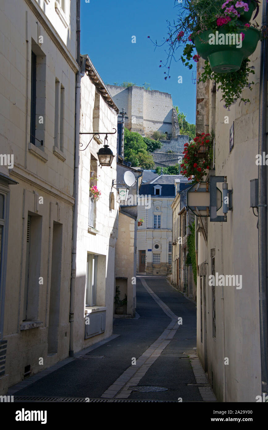 Rue étroite Chinon Indre et Loire France Banque D'Images