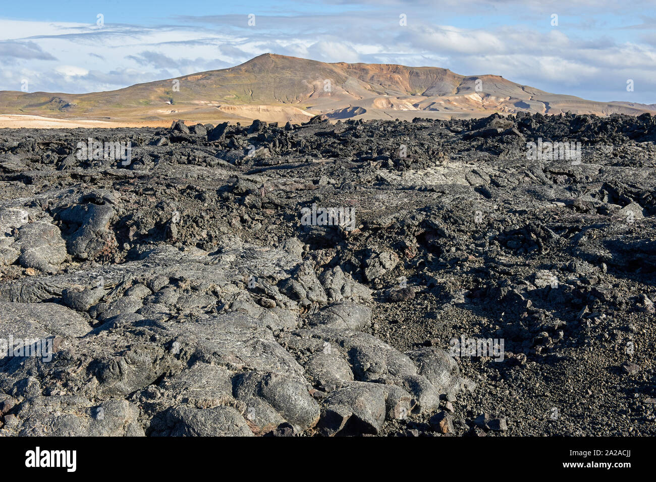 Les champs de lave sur Leirhnjokur Krafla mountain, hot springs et Hofur cratère Krafla zone volcanique nord-est de l'Islande Banque D'Images
