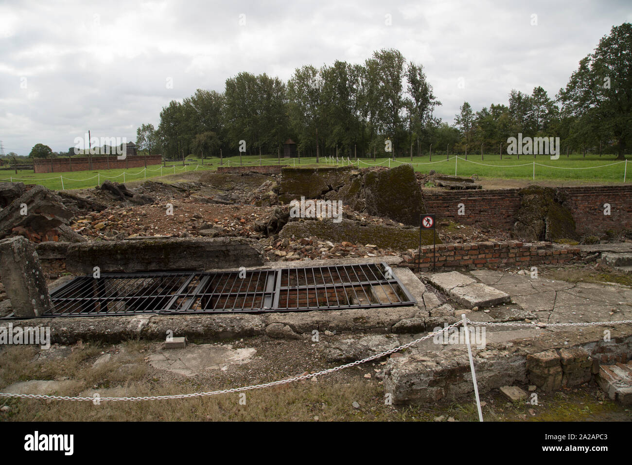 Reste de la chambre à gaz d'Auschwitz-Birkenau, ancien allemand nazi de concentration et d'extermination camp, Oswiecim, Pologne. Banque D'Images