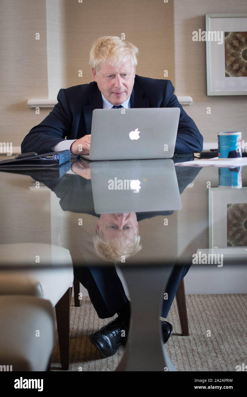 Premier ministre Boris Johnson prépare son discours qu'il va offrir à la conférence du parti conservateur à Manchester demain. PA Photo. Photo date : mardi 1 octobre 2019. Voir histoire de PA principal conservateur. Crédit photo doit se lire : Stefan Rousseau/PA Wire Banque D'Images