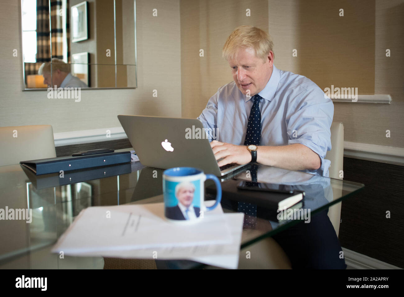 Premier ministre Boris Johnson prépare son discours qu'il va offrir à la conférence du parti conservateur à Manchester demain. PA Photo. Photo date : mardi 1 octobre 2019. Voir histoire de PA principal conservateur. Crédit photo doit se lire : Stefan Rousseau/PA Wire Banque D'Images