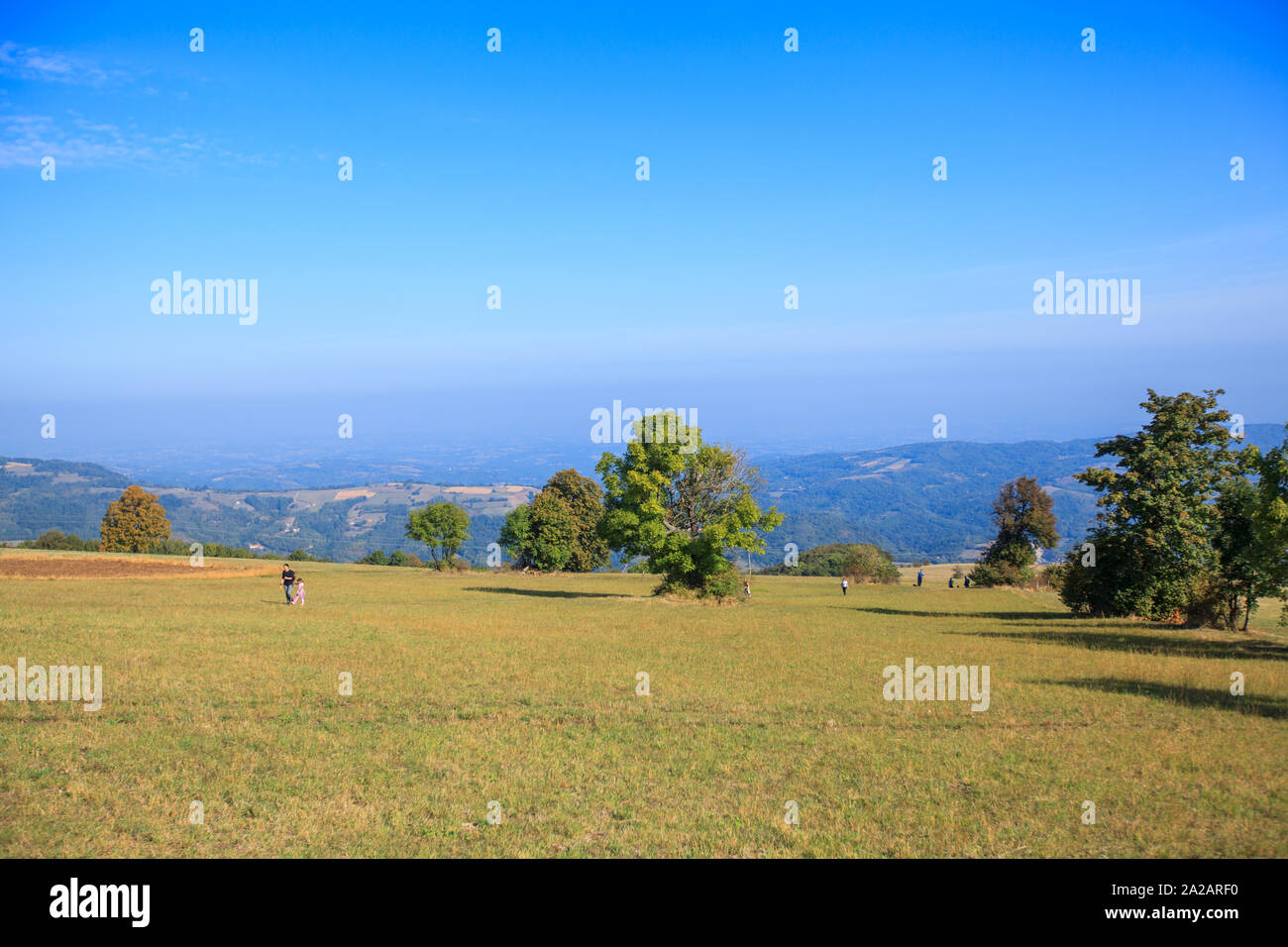 Belle nature paysage rural, la forêt et les collines, vue panoramique depuis les sommets du mont Rajac, Serbie, l'Europe. Banque D'Images