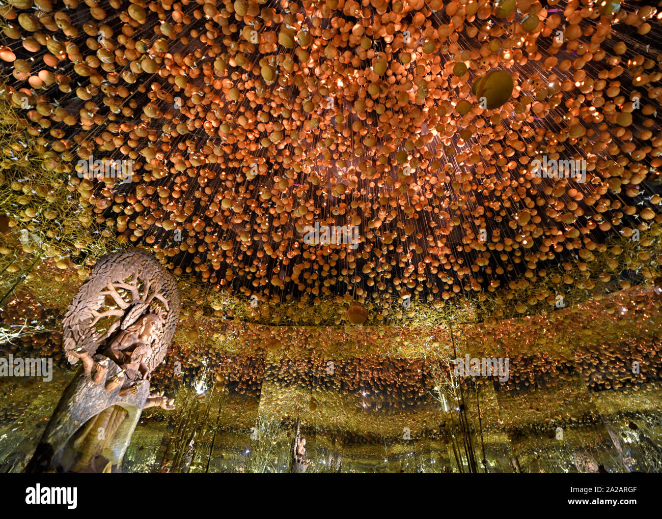 Kolkata, Inde. 09Th Oct, 2019. Pandal temporaires (lieu de prière) décorées avec des concepts créatifs de fête pendant le festival.Durgapuja est la plus grande fête hindoue célébrée à Kolkata et fonctionne pendant 9 jours. Durga est une description de la puissance de la déesse dans la mythologie Hindoue. Credit : SOPA/Alamy Images Limited Live News Banque D'Images