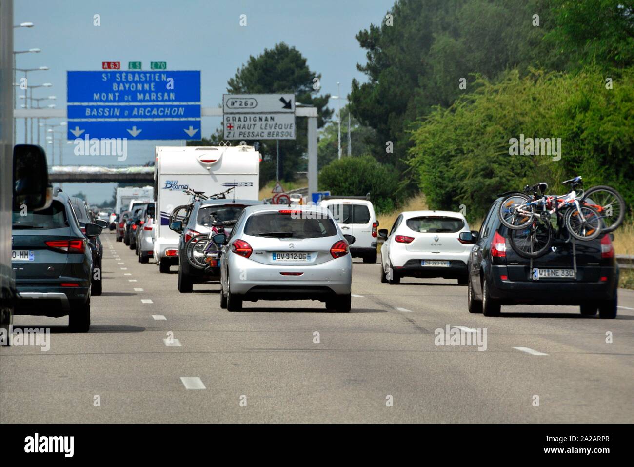 Embouteillages sur l'autoroute française, autoroute, maison de vacances la circulation en juillet, dans le sud de la France direction pour San Sebastian, France, Europe Banque D'Images