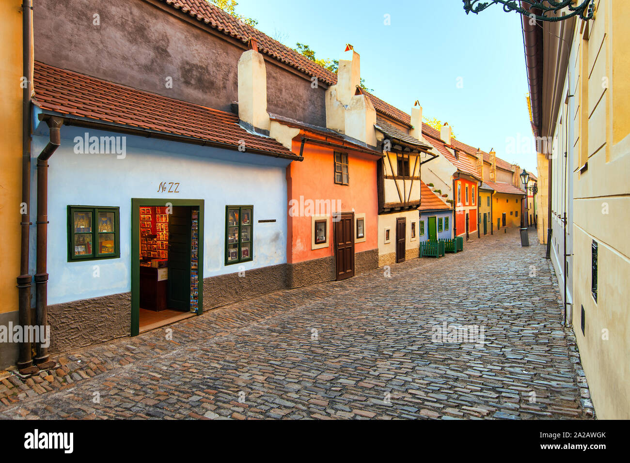 Prague, République Tchèque - 4 septembre 2019 : La ruelle d'or de Prague avec le nombre 22 où l'écrivain Franz Kafka a vécu Banque D'Images