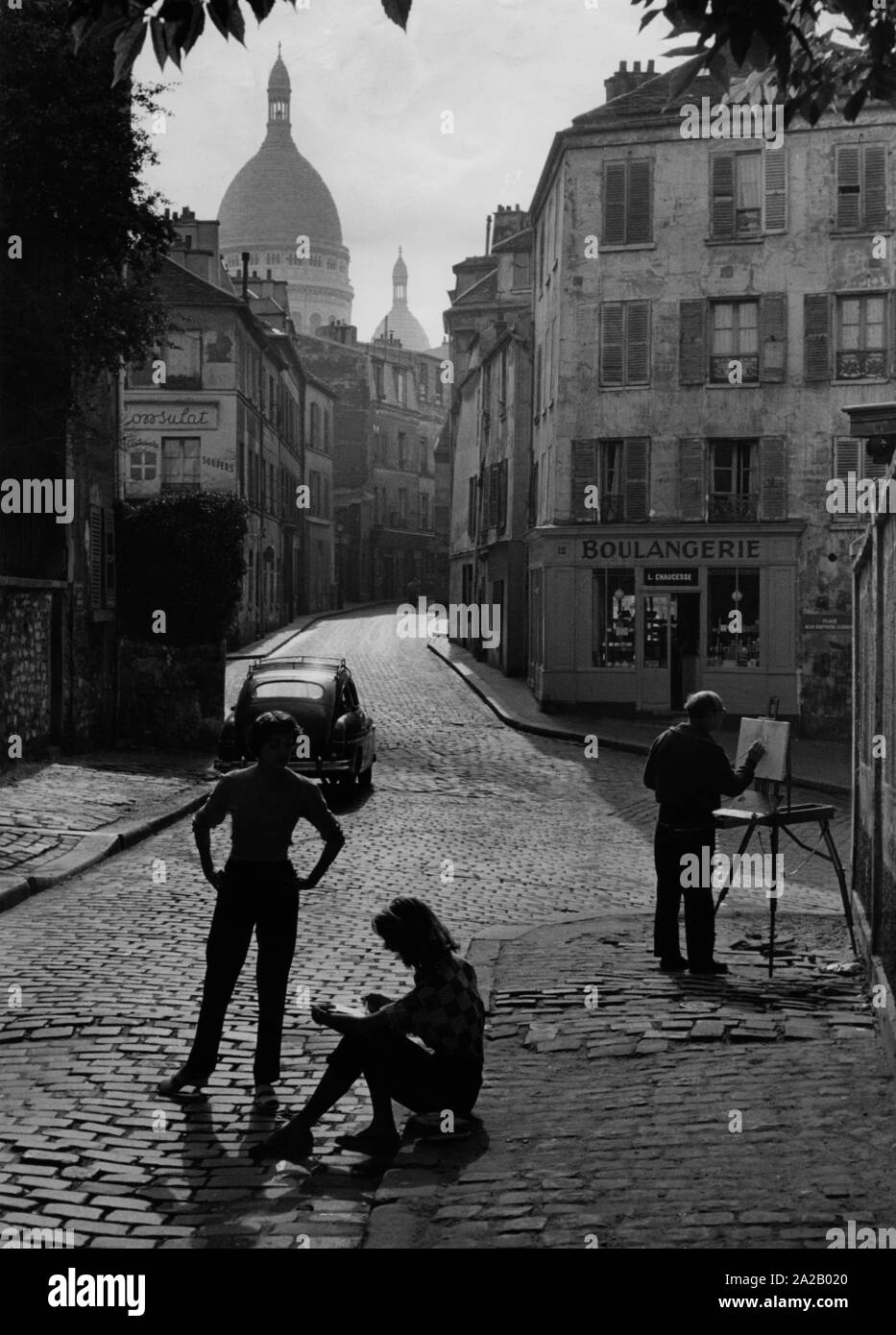 Scène de rue à l'art quartier Montmartre à Paris. Banque D'Images